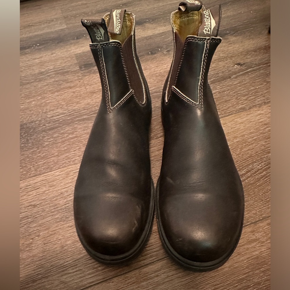 Great pair of blundstone 10.5 boots.  Super comfy